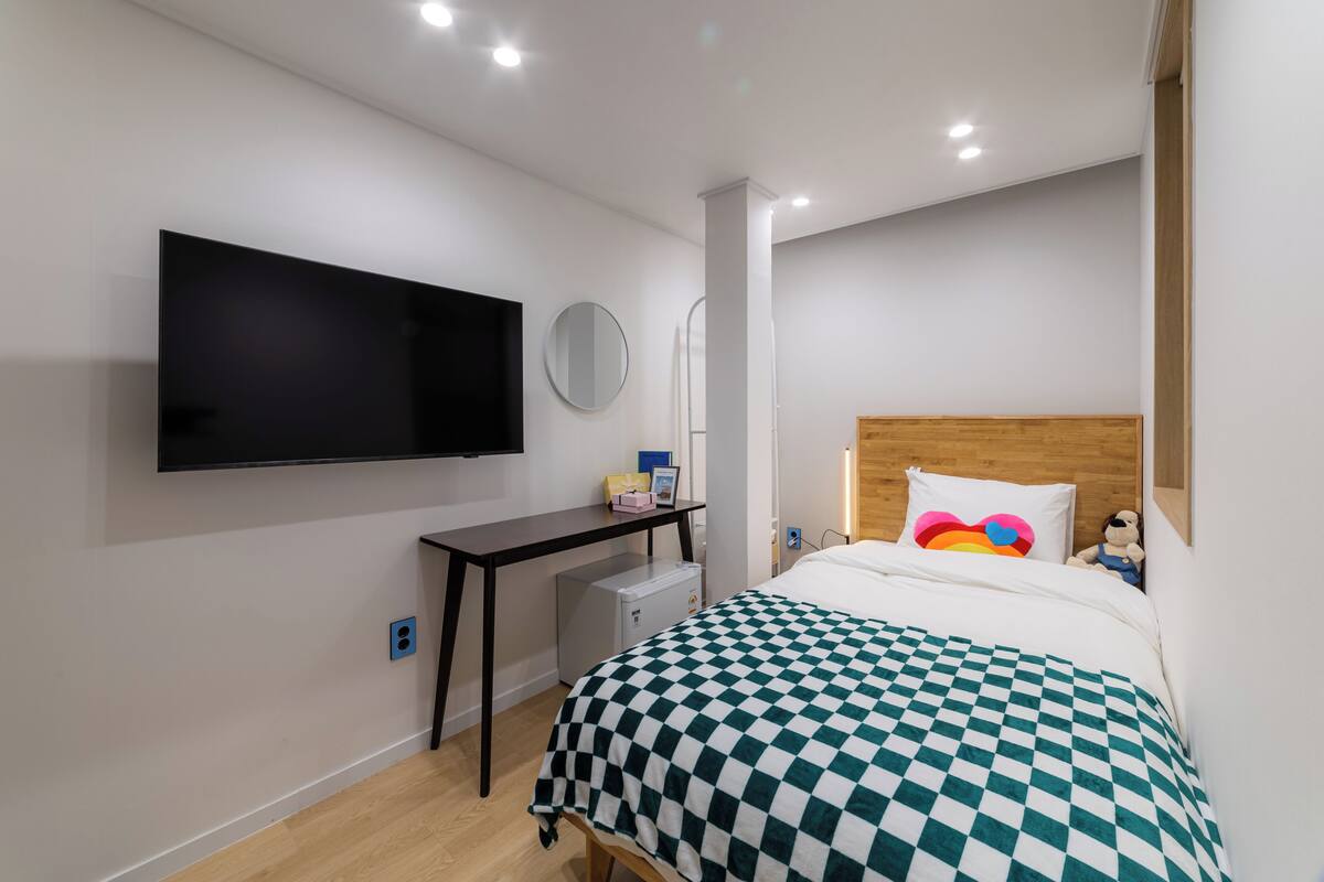 Economy Single Room