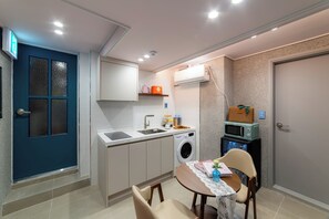 Frigobar, microondas, tostadora