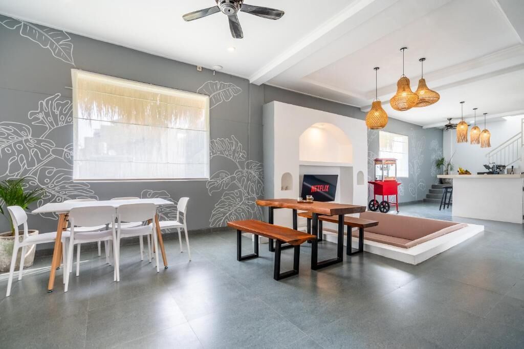 Basic Studio, Balcony, Courtyard View | Dining