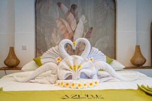 Shower, hydromassage showerhead, designer toiletries, hair dryer - Azure Suites (Canggu)
