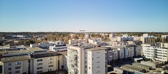 Bright 1BR Apt with Sauna & Balcony