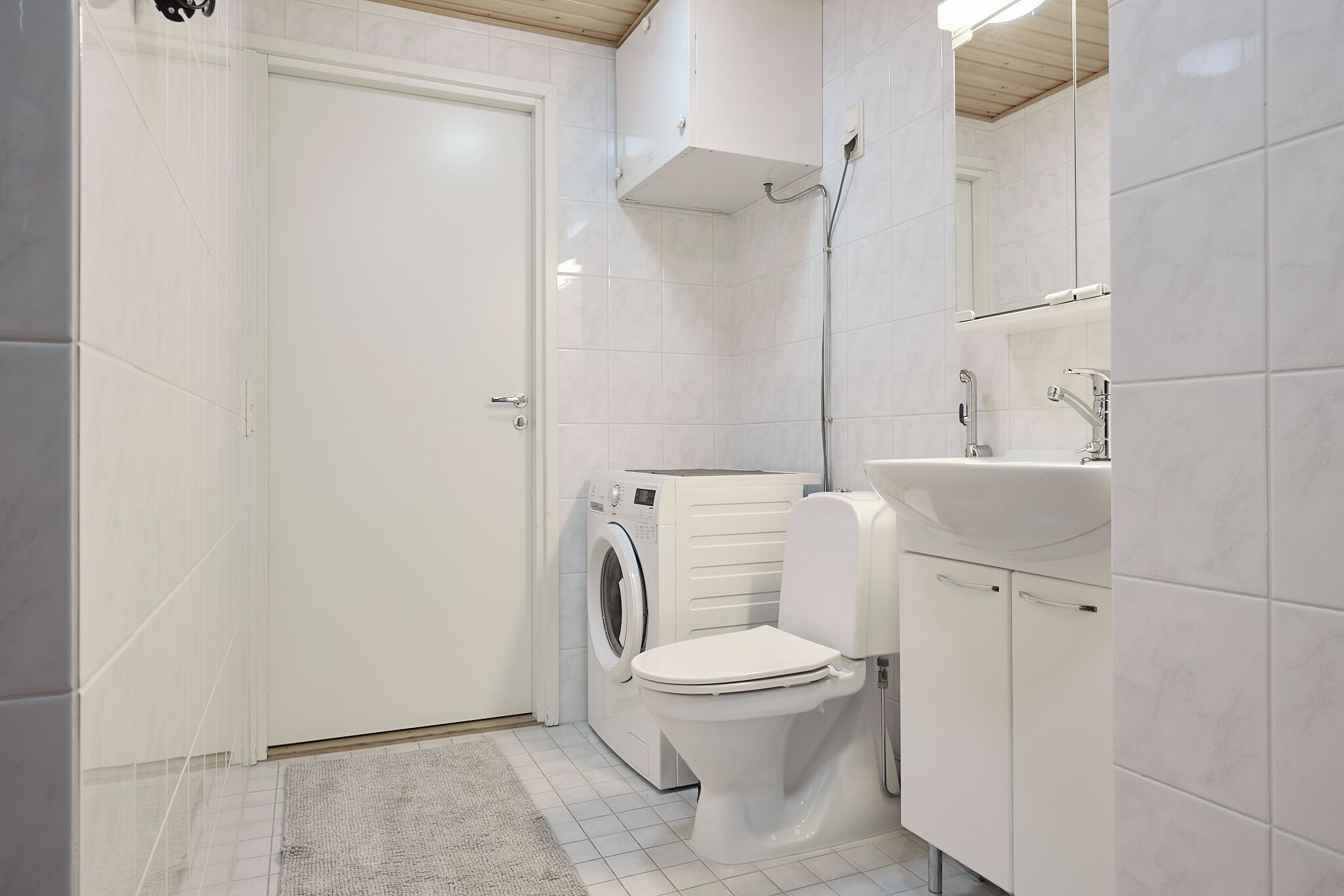 Standard Apartment, Courtyard View | Bathroom | Shower, hair dryer, towels, soap