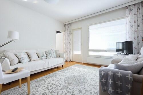 Bright 1BR Apt with Sauna & Balcony