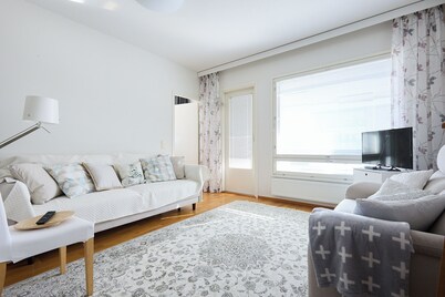 Bright 1BR Apt with Sauna & Balcony