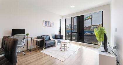 Premium 1-bedroom apartment with Gym &Work Desk