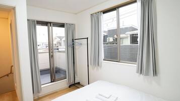4 多间卧室、旅行婴儿床、免费 WiFi、床单