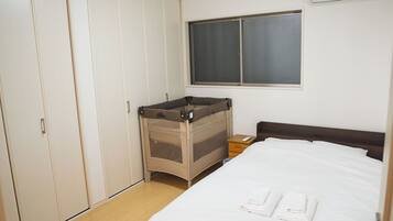 4 bedrooms, travel crib, free WiFi, bed sheets