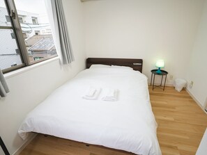 4 bedrooms, travel crib, free WiFi, bed sheets