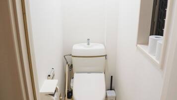 Jetted tub, eco-friendly toiletries, hair dryer, bidet