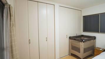 4 bedrooms, travel crib, free WiFi, bed sheets
