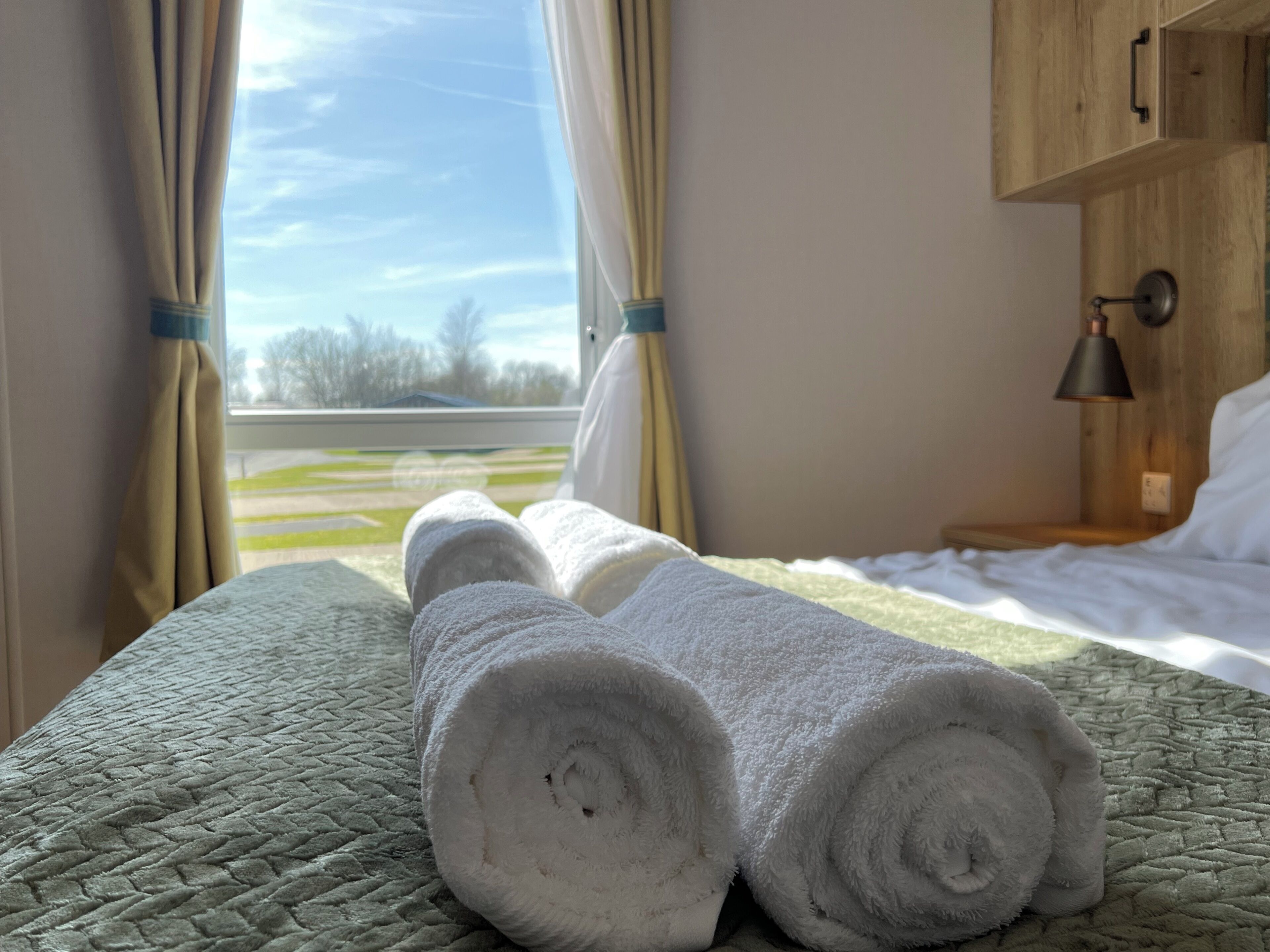 Iron/ironing board, free WiFi, bed sheets