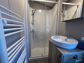 Bathroom - The Debonair - New Luxury Lodge, 10 mins from Lake District, Dog Friendly, Pool (Warton)