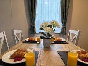 Dining - The Debonair - New Luxury Lodge, 10 mins from Lake District, Dog Friendly, Pool (Warton)