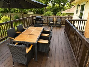 Outdoor dining - East Dallas Home near White Rock Lake & 2026 World Cup! (Dallas)