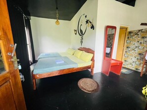 Family Room, Balcony, Mountain View - The Bunker Ella (Ella)