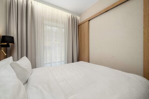1 bedroom, iron/ironing board, travel cot, WiFi - Modern Apartment | Pool | Parking | Balcony (Szklarska Poręba)