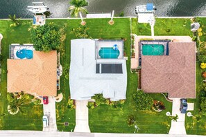Exterior - Villa Twin Palms 3BR 2BA Waterfront Heated Pool Gulf Access Private Dock (Cape Coral)