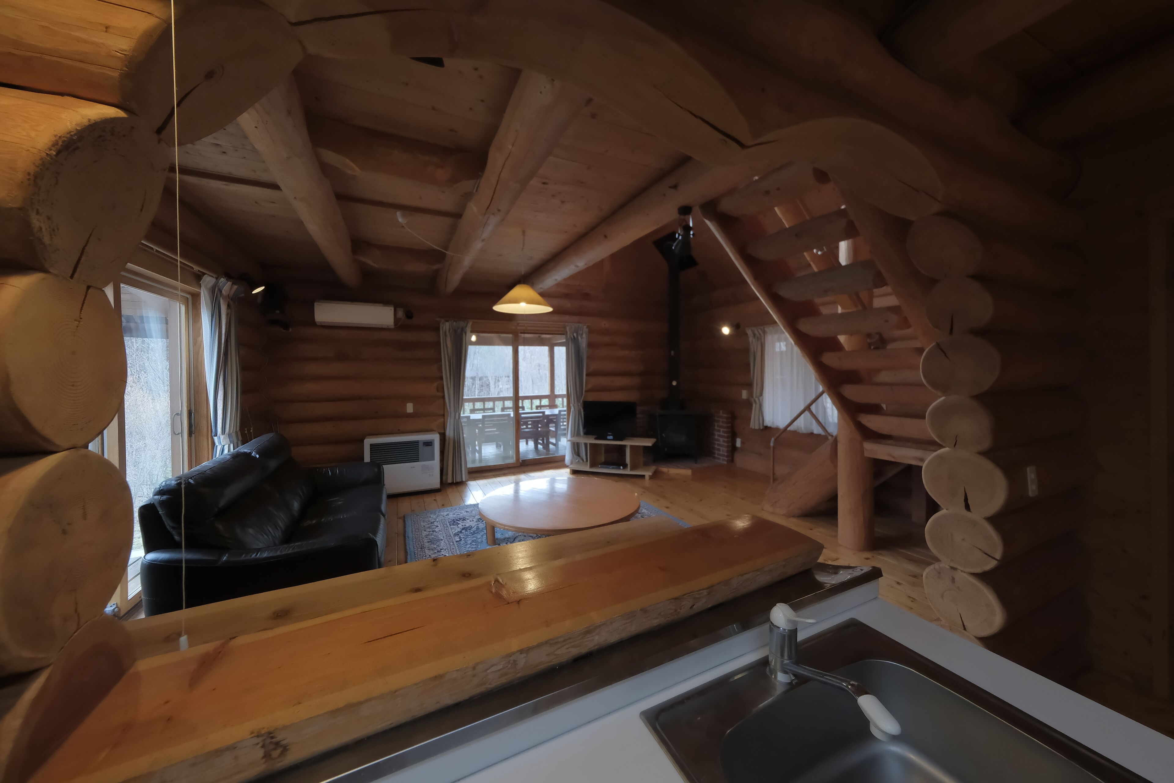 Villa, meerdere bedden | Woonruimte | Een 40-inch televisie met digitale zenders