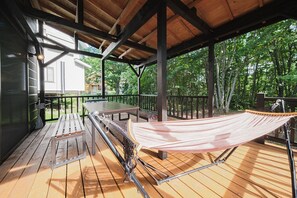 Villa - udsigt til have | Udendørs spisemuligheder