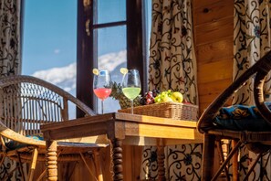 Outdoor dining - BOMBAY PALACE (Pahalgam)