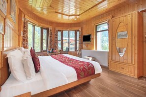 Blackout curtains, soundproofing, free WiFi - Bombay Palace (Pahalgam)