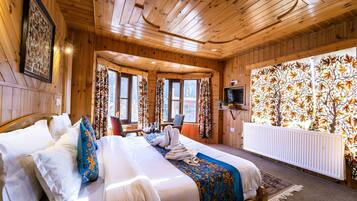 Quarto casal luxo, 1 cama King, varanda, vista para a montanha