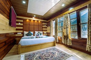 Blackout curtains, soundproofing, free WiFi - Bombay Palace (Pahalgam)