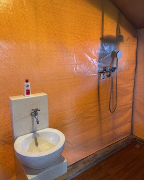 Comfort Tent, Balcony | Bathroom - Tikumbar - Glamping, Cafe, Camping Ground & Campervan (Pelaga)