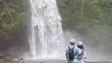 Cascada en la piscina