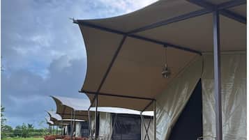 Comfort Tent, Balcony | Property grounds