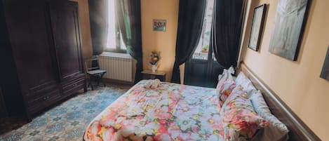 5 dormitorios, tabla de planchar con plancha, Internet y ropa de cama