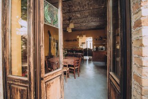 Dining - Historic Italian Villa with pool (Torre de Passeri)