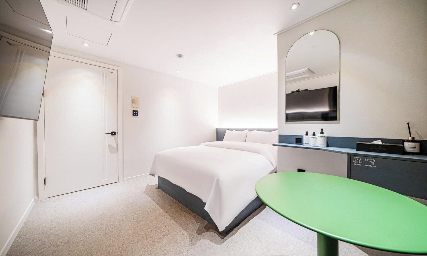 Free WiFi, bed sheets