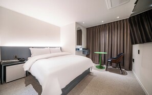 Room - Sinchon Urbanslow (Seoul)