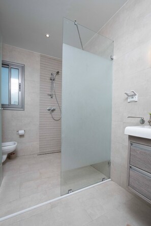 Bathroom - Luxurious 5-Bedroom Apartment in La Marsa, Tunisia (La Marsa)