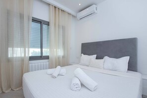 Room - Luxurious 5-Bedroom Apartment in La Marsa, Tunisia (La Marsa)