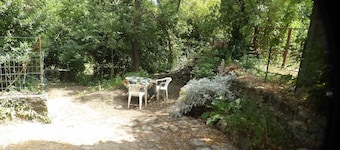 Small pied-à-terre in the countryside
