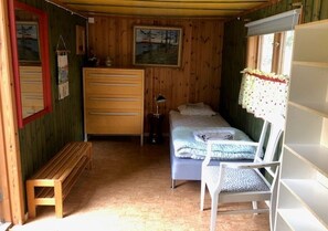 2 bedrooms, WiFi - Cottage by the sea with sauna (Gävle)