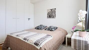 1 bedroom, iron/ironing board, WiFi, bed sheets