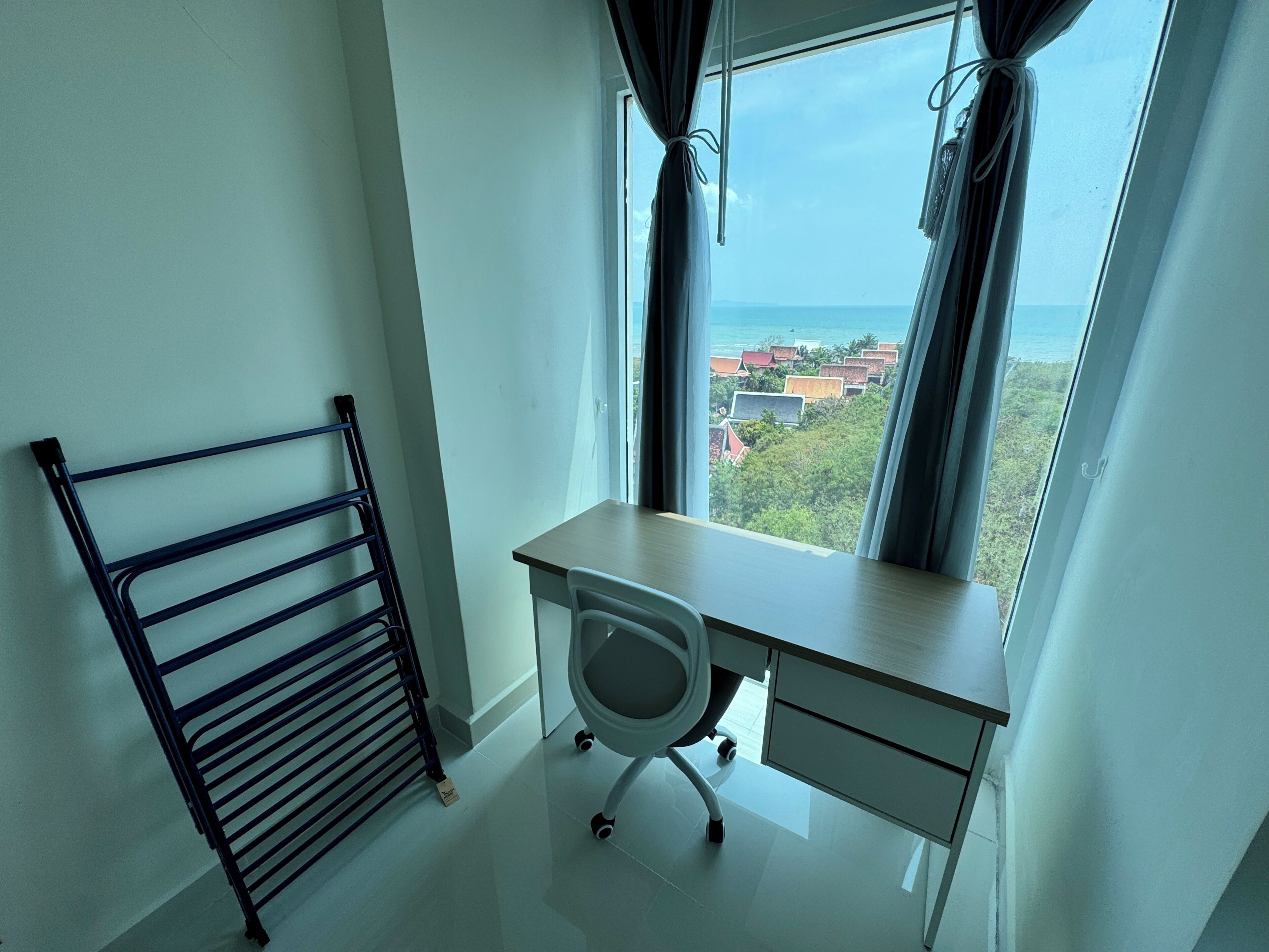 Estudio, balcón, vista al mar | Interior