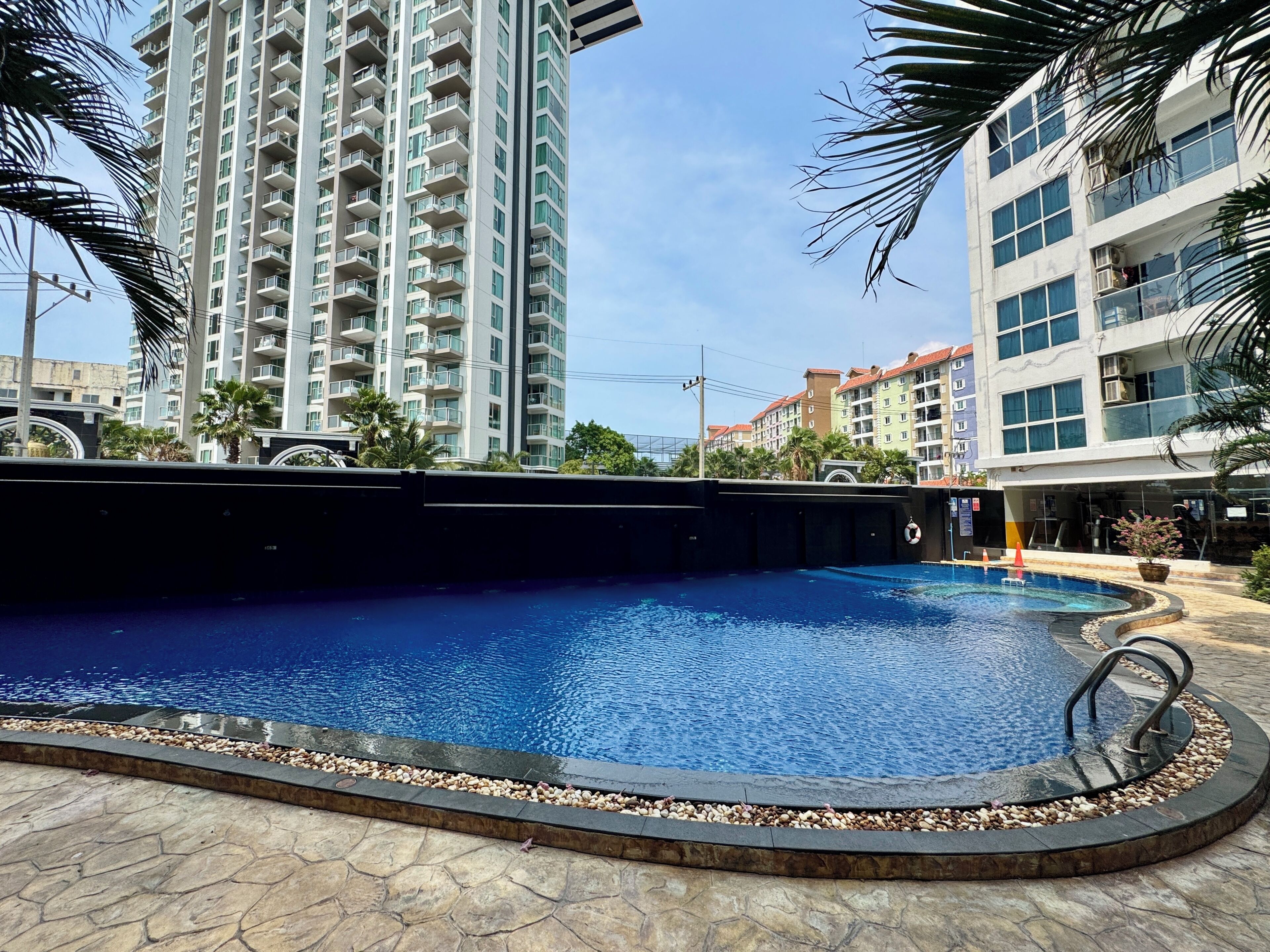 Kolam renang outdoor