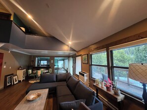 Living area - Cozy Mtn Home in Breckenridge - Hike Quandary Peak+ Blue Lakes (Breckenridge)