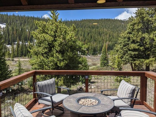Walk to Quandary Peak 14er + Blue Lakes & 6 Mi to Downtown Breck