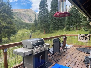Outdoor dining - Cozy Mtn Home in Breckenridge - Hike Quandary Peak+ Blue Lakes (Breckenridge)