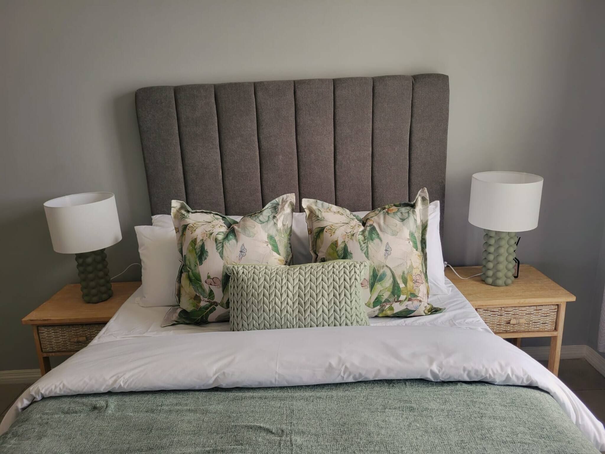 2 bedrooms, iron/ironing board, internet, bed sheets
