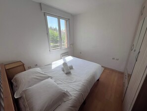 3 bedrooms, desk, iron/ironing board, WiFi - Villa du Cedre | House & Garden, Montrabe (Montrabé)