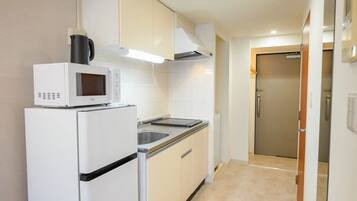 Comfort Twin Room, Balcony, City View | Private kitchen | Fridge, microwave, paper towels