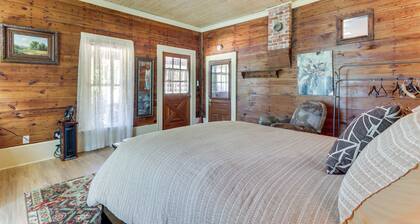 Vintage Charm + Outdoor Calm: Rural Arkansas Cabin