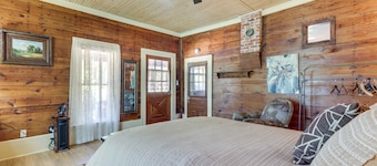 Vintage Charm + Outdoor Calm: Rural Arkansas Cabin