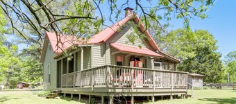 Vintage Charm + Outdoor Calm: Rural Arkansas Cabin